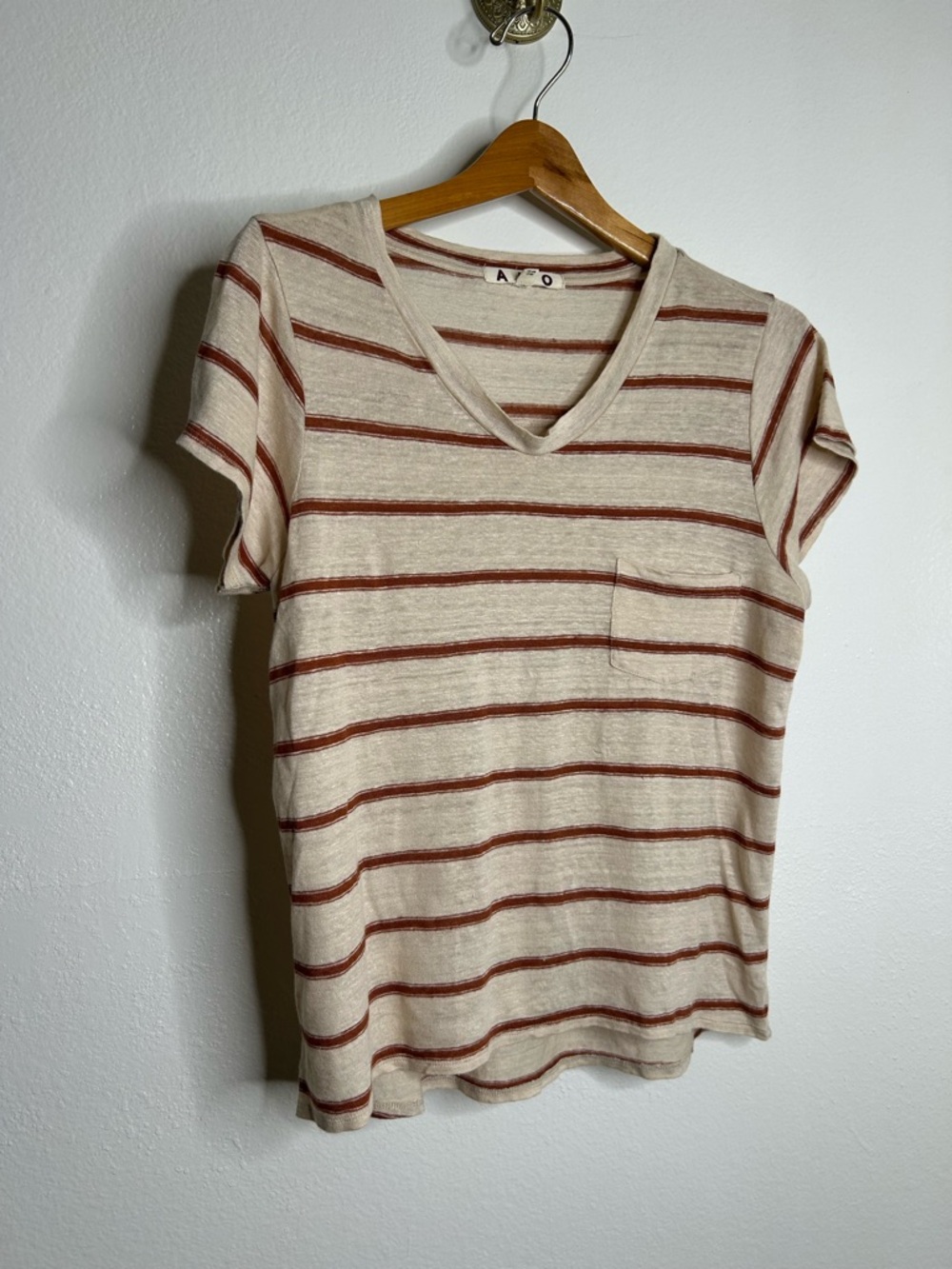 AMO Neutral Striped Lightweight V - Neck T - Shirt Size Small - Picture 4 of 15